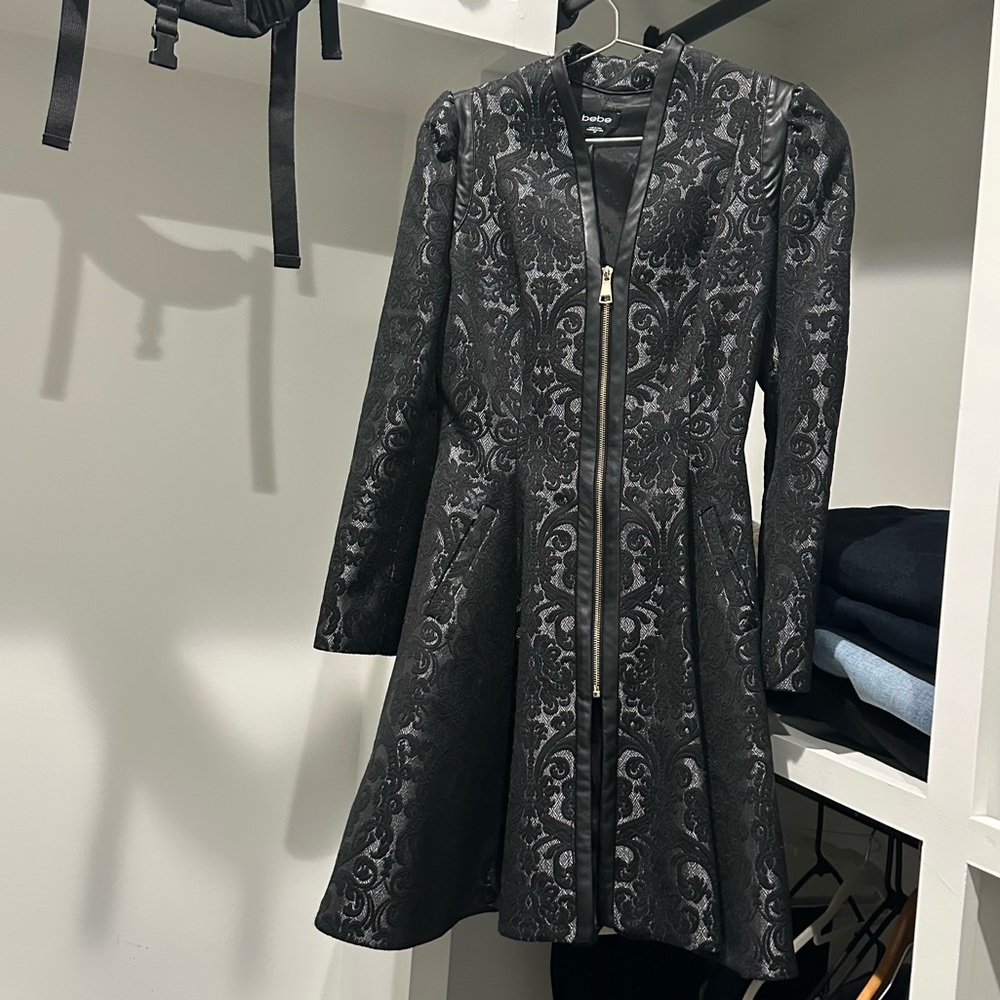 Bebe euc coat size small